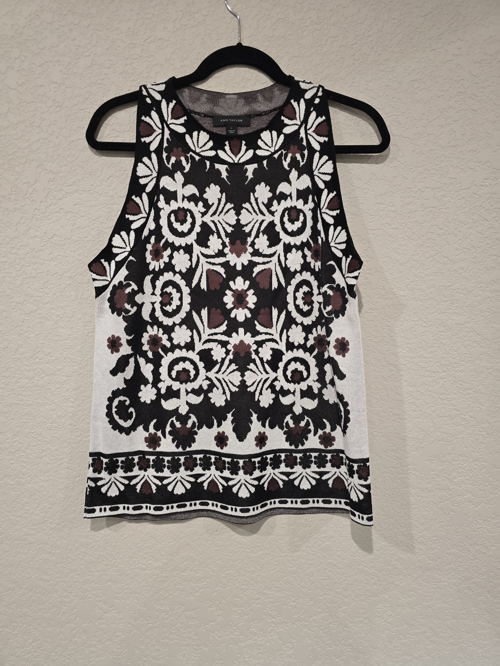 Ann Taylor Black White Floral Jacquard Sleeveless Tank with Brown Accents
